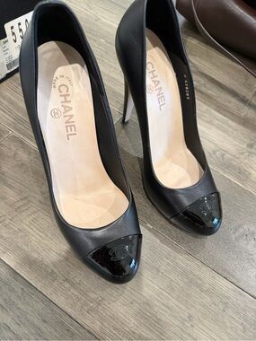 Authentic CHANEL Black Leather Pump